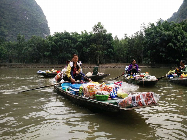 doc dao cho noi o vinh ha long tren can