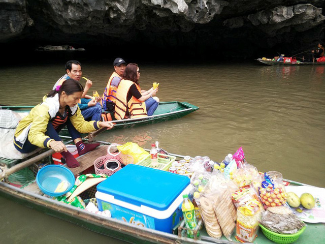 doc dao cho noi o vinh ha long tren can