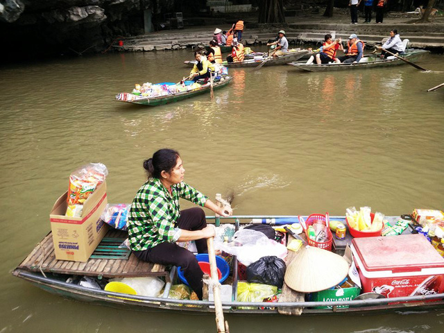 doc dao cho noi o vinh ha long tren can