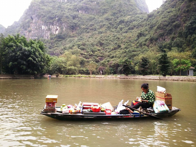 doc dao cho noi o vinh ha long tren can