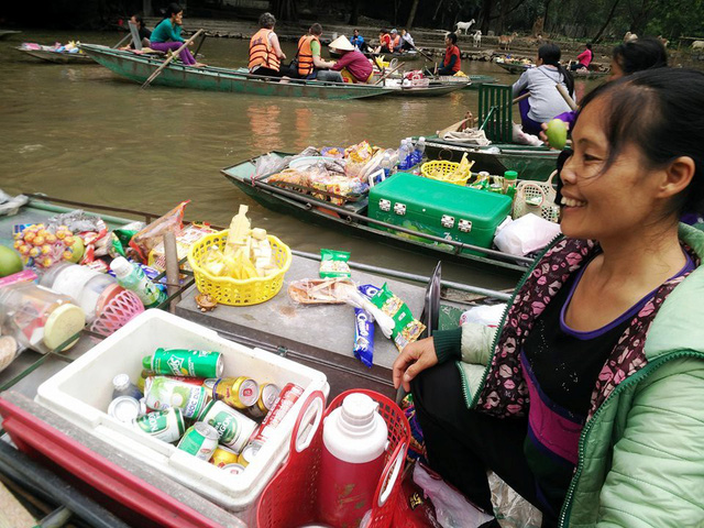 doc dao cho noi o vinh ha long tren can