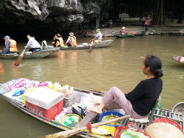 doc dao cho noi o vinh ha long tren can