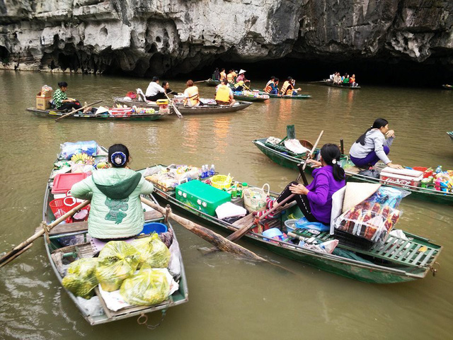 doc dao cho noi o vinh ha long tren can