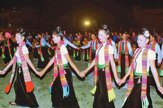 Trình UNESCO hồ sơ Nghệ thuật xòe Thái và làm gốm của người Chăm