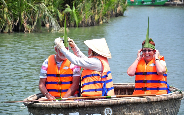 thu vi trai nghiem lac thung chai o rung dua bay mau hoi an