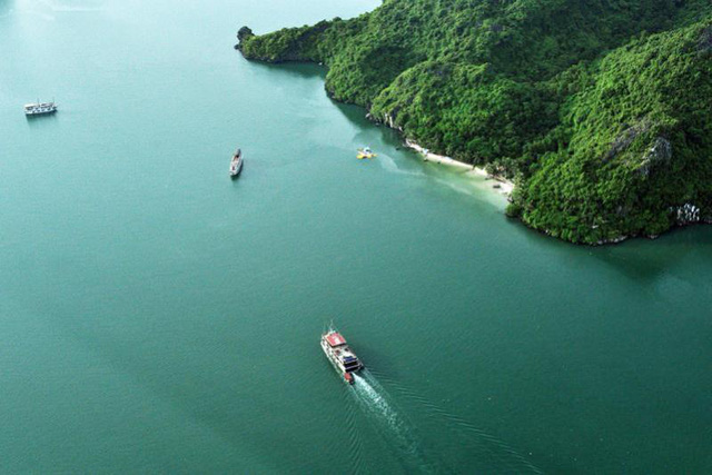 ngoai cheo kayak ha long con hap dan boi hang nghin trai nghiem thu vi