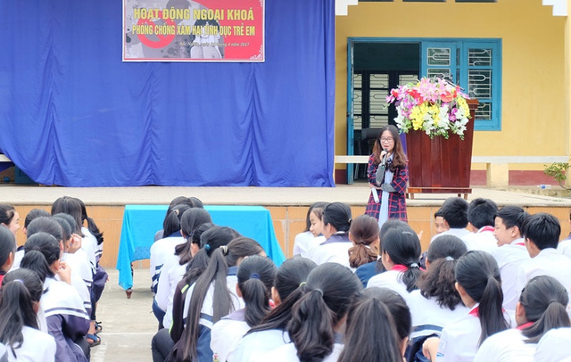 Nữ sinh Báo chí và nỗ lực phòng chống xâm hại tình dục trẻ em nu sinh bao chi va no luc phong chong xam hai tinh duc tre em