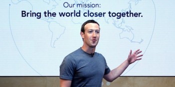 Cổ đông Facebook đề nghị Mark Zuckerberg từ chức