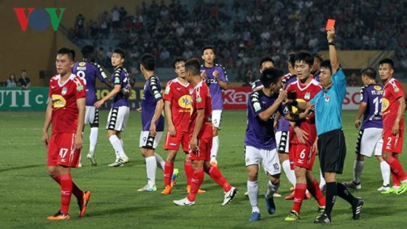 Tăng Tiến bị treo giò 5 trận, nộp phạt 25 triệu đồng