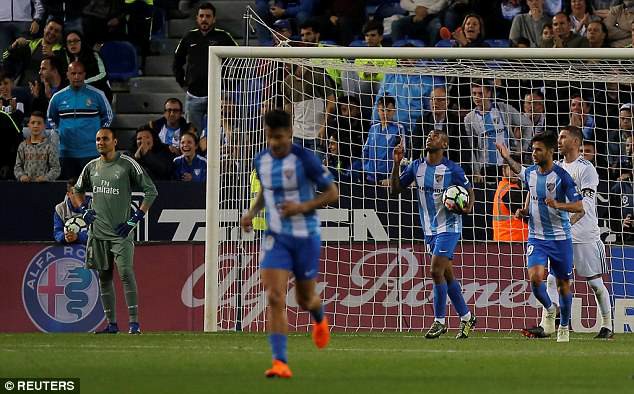 isco lap sieu pham real madrid soan vi tri cua valencia