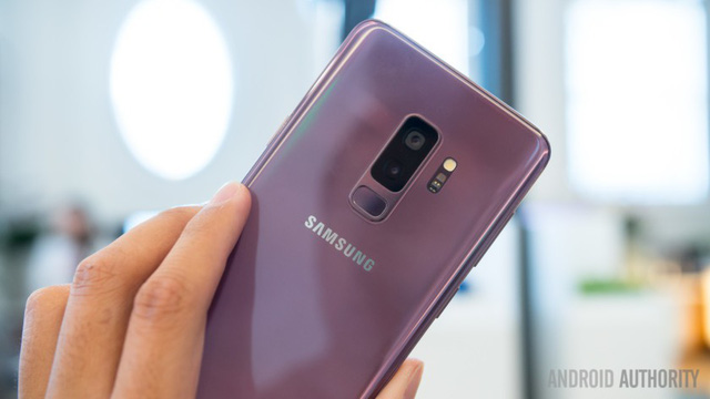 samsung galaxy s9 vuot qua iphone x tro thanh dien thoai dang mua