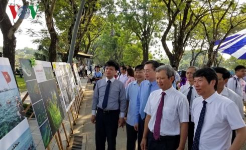 trien lam anh nghe thuat ve bien dao que huong