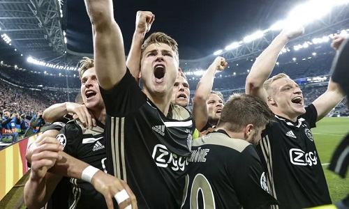 Ajax loại Juventus ở tứ kết Champions League