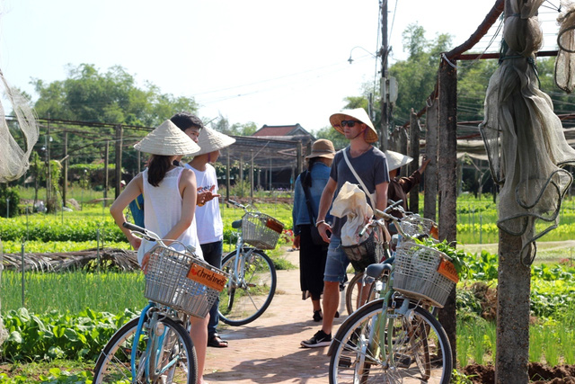 hoi an chat kin du khach trong dip nghi le