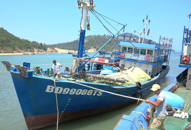 ngu dan khon don vi nhieu tau vo thep vua dong da hu hong