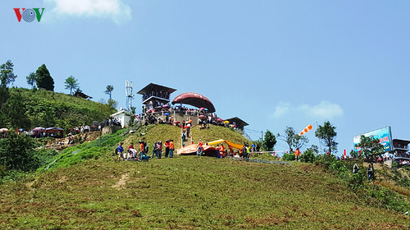 man du luon dep nhu tranh tren diem bay khau pha