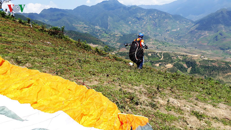 man du luon dep nhu tranh tren diem bay khau pha