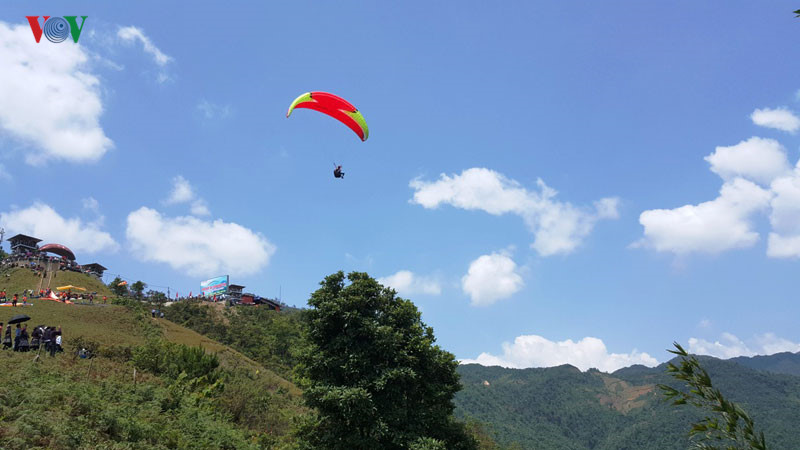 man du luon dep nhu tranh tren diem bay khau pha