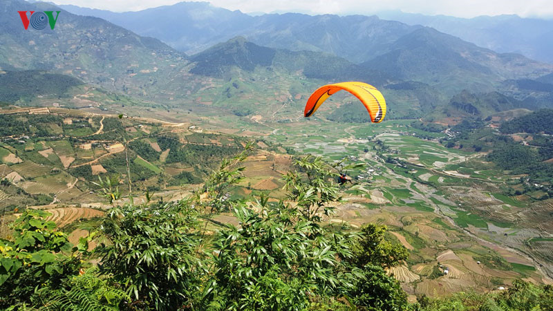 man du luon dep nhu tranh tren diem bay khau pha