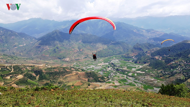 man du luon dep nhu tranh tren diem bay khau pha