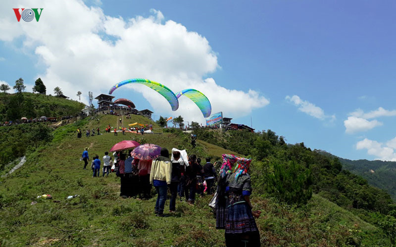 man du luon dep nhu tranh tren diem bay khau pha