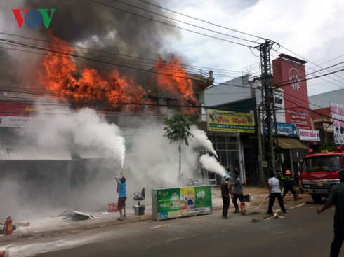 chay lien hoan 3 cua hang o dak nong