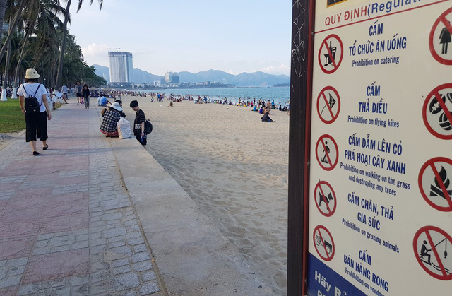 nha trang bay ban hang rong xa rac bua bai tai dien trong dip le 304