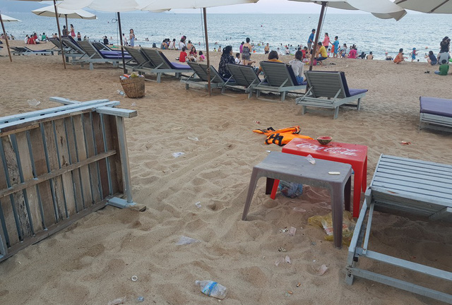 nha trang bay ban hang rong xa rac bua bai tai dien trong dip le 304