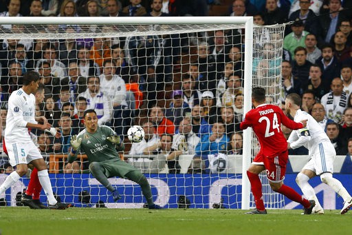 cronaldo va ulreich te nhat o tran real madrid 2 2 bayern munich