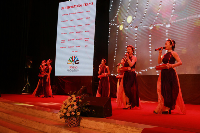 188 hoc sinh tu 25 quoc gia tham du olympic vat li chau a 2018 tai ha noi