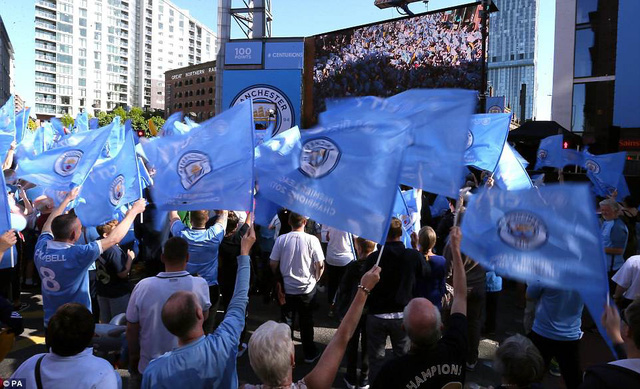 man city tung bung dieu hanh an mung chuc vo dich premier league