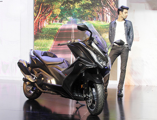 kymco ra mat xe tay ga ak550 gia dat hon o to