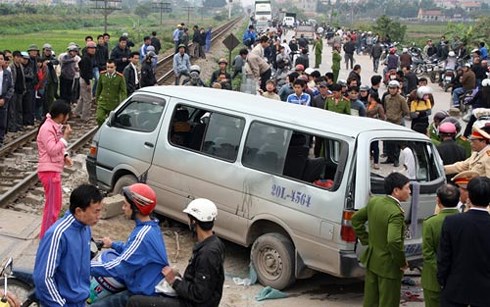 tai nan duong sat am anh duong ngang dan sinh chet choc