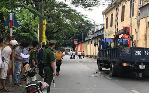 Sau va chạm giao thông, bà bầu sinh con tại hiện trường rồi tử vong