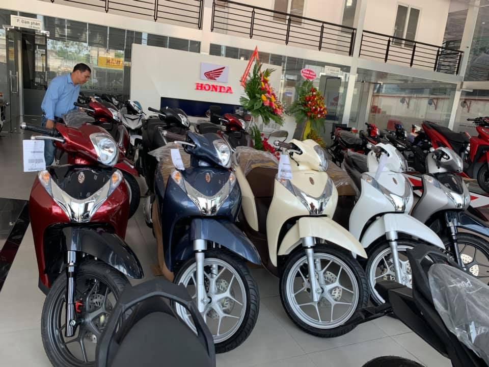 Giá xe máy Honda giảm chạm đáy, Yamaha ổn định