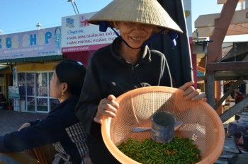 Ớt "bay" lại sốt giá