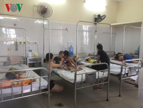 Thời tiết nắng nóng, gia tăng bệnh ở người già và trẻ em thoi tiet nang nong gia tang benh o nguoi gia va tre em