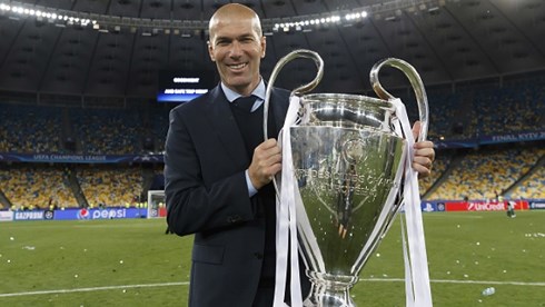 zidane tu chuc huan luyen vien cua real