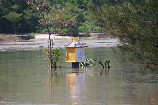 bai thai 1 trieu khoi bun bien treo lo lung ben cang du lich chan may