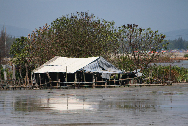 bai thai 1 trieu khoi bun bien treo lo lung ben cang du lich chan may