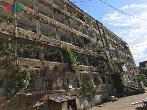 Nơm nớp sống trong chung cư “già nua” ngay TP Vinh nom nop song trong chung cu gia nua ngay tp vinh