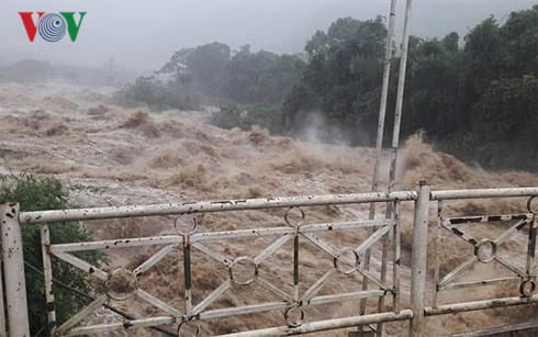 nhieu tuyen duong o lao cai lai chau ach tac hoan toan do mua lu