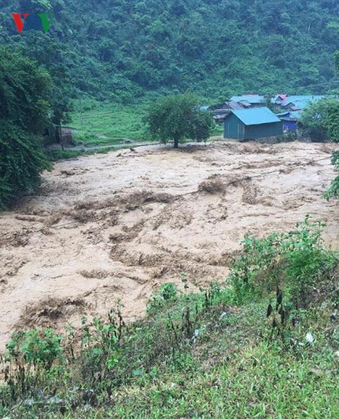 nhieu tuyen duong o lao cai lai chau ach tac hoan toan do mua lu