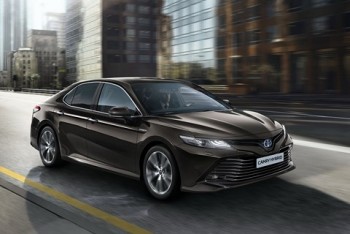 Toyota Camry quay lại châu Âu sau 14 năm