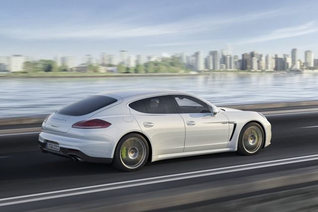 Phát hiện lỗi gây cháy xe trên Porsche Panamera thế hệ đầu tiên