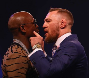 Trận quyền anh thế kỷ Mayweather-McGregor sắp phá kỷ lục về tiền cược