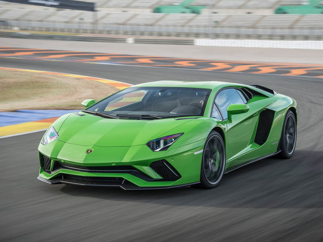 sieu xe lamborghini aventador bi loi chet may khi ve so thap