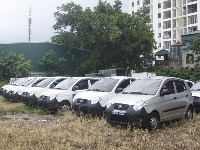 xe minivan vua chay vua lo da het thoi o viet nam