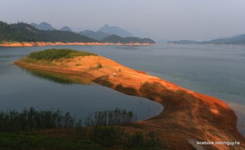 Nghỉ lễ 2/9, đưa nhau đi trốn ở "hoang đảo" xanh mướt chỉ cách Hà Nội 100km