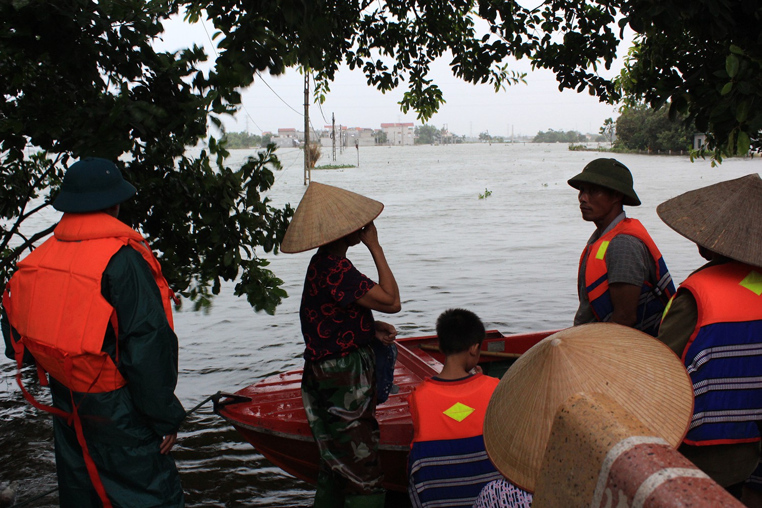 dan vung lut ha noi boi giua san tam doc duong lang